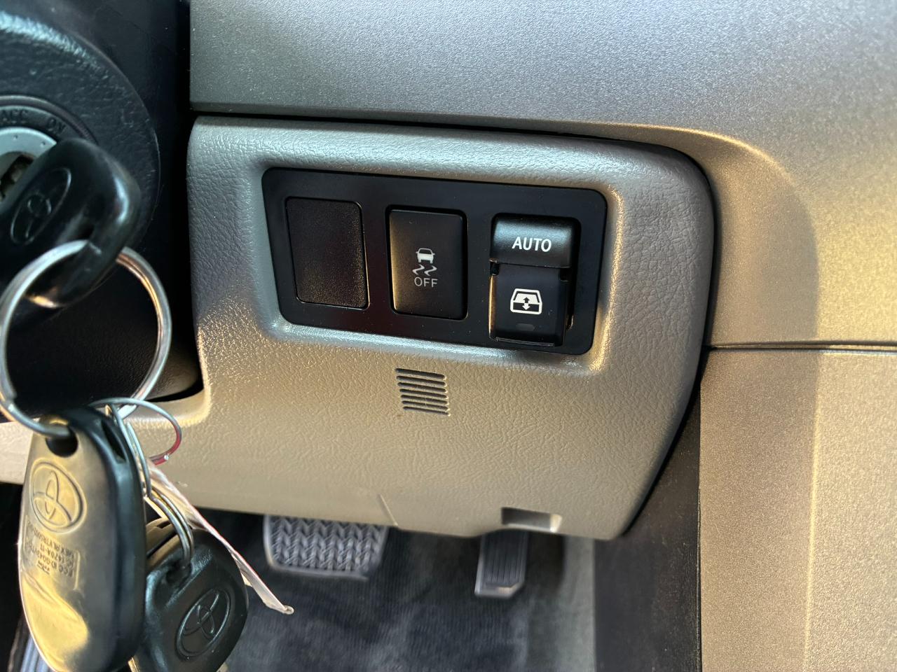 Toyota Sequoia SR5 5.7L 4WD FFV 2015