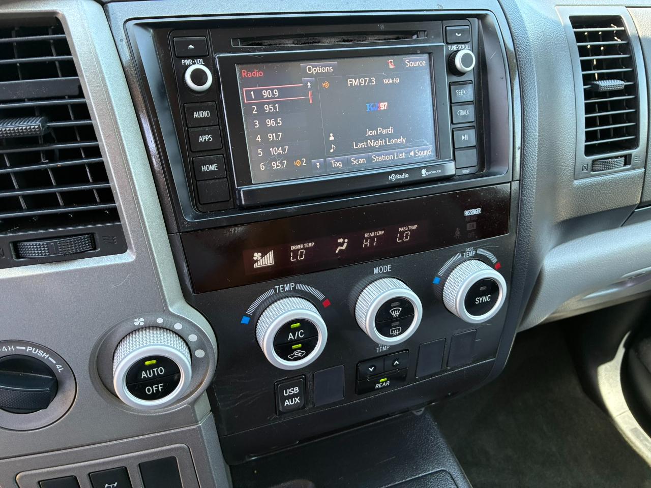 Toyota Sequoia SR5 5.7L 4WD FFV 2015