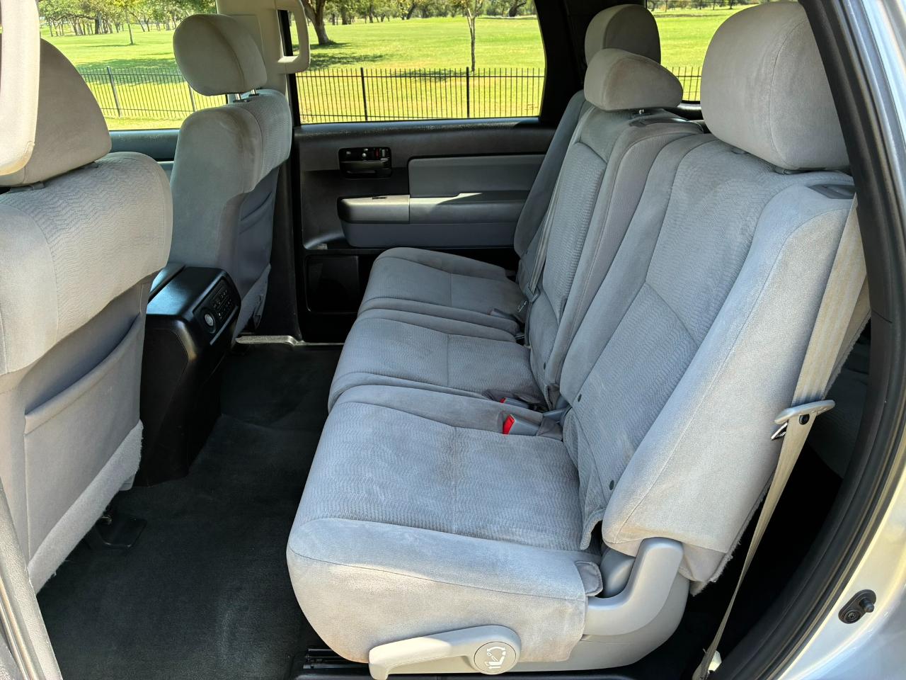 Toyota Sequoia SR5 5.7L 4WD FFV 2015
