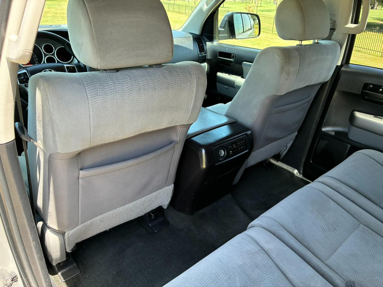 Toyota Sequoia SR5 5.7L 4WD FFV 2015