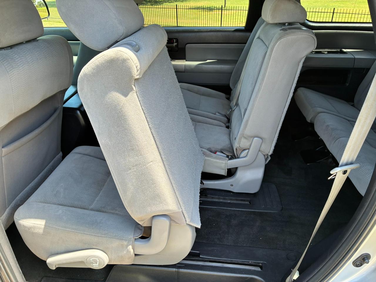 Toyota Sequoia SR5 5.7L 4WD FFV 2015
