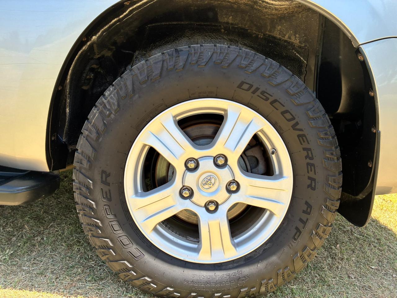 Toyota Sequoia SR5 5.7L 4WD FFV 2015
