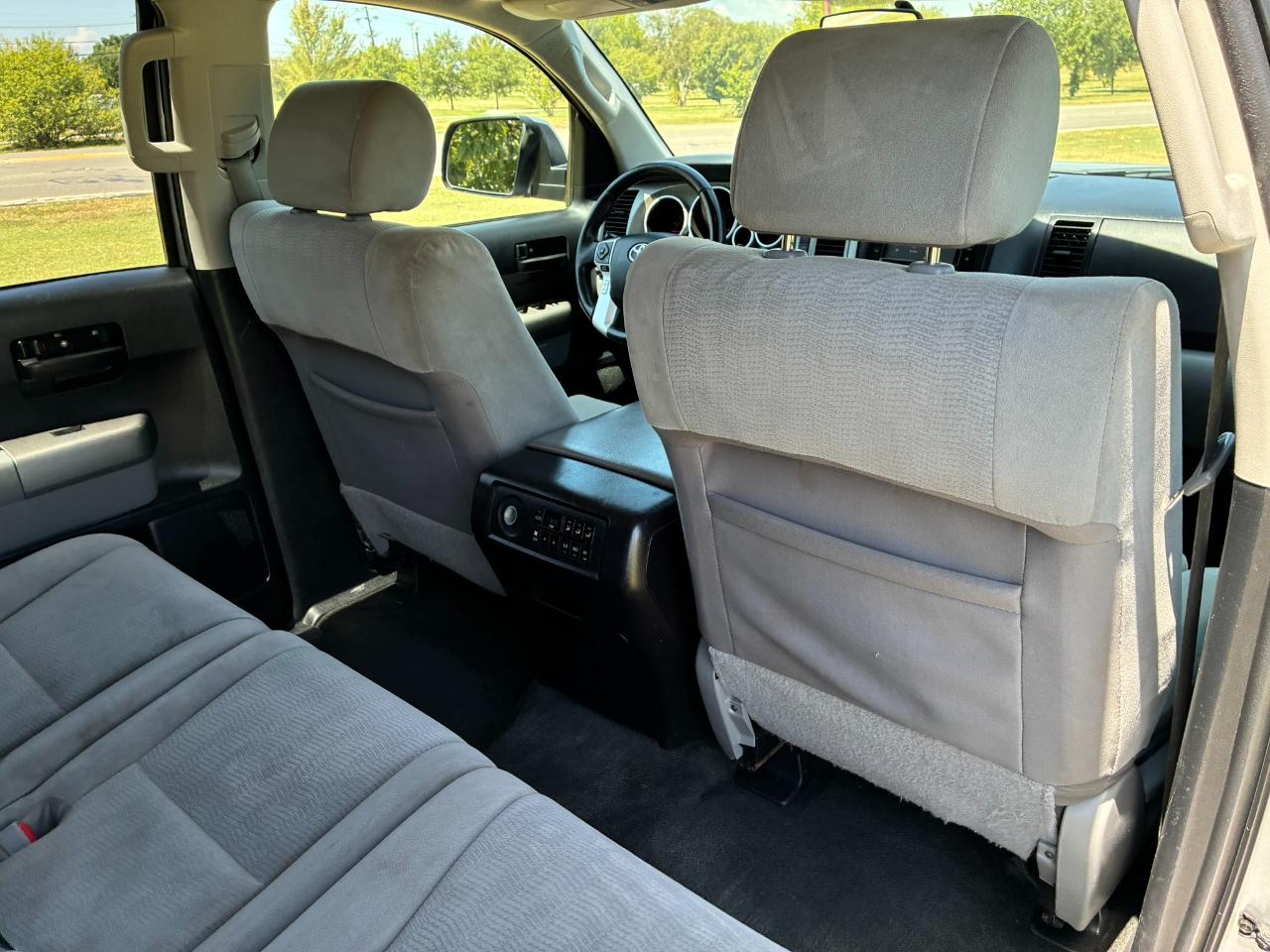 Toyota Sequoia SR5 5.7L 4WD FFV 2015
