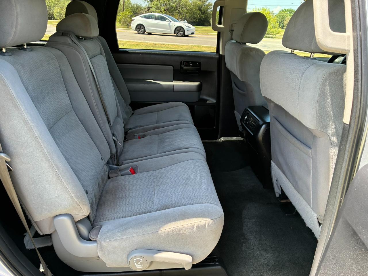 Toyota Sequoia SR5 5.7L 4WD FFV 2015