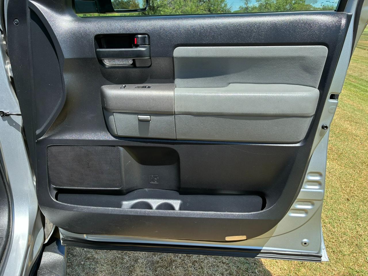 Toyota Sequoia SR5 5.7L 4WD FFV 2015