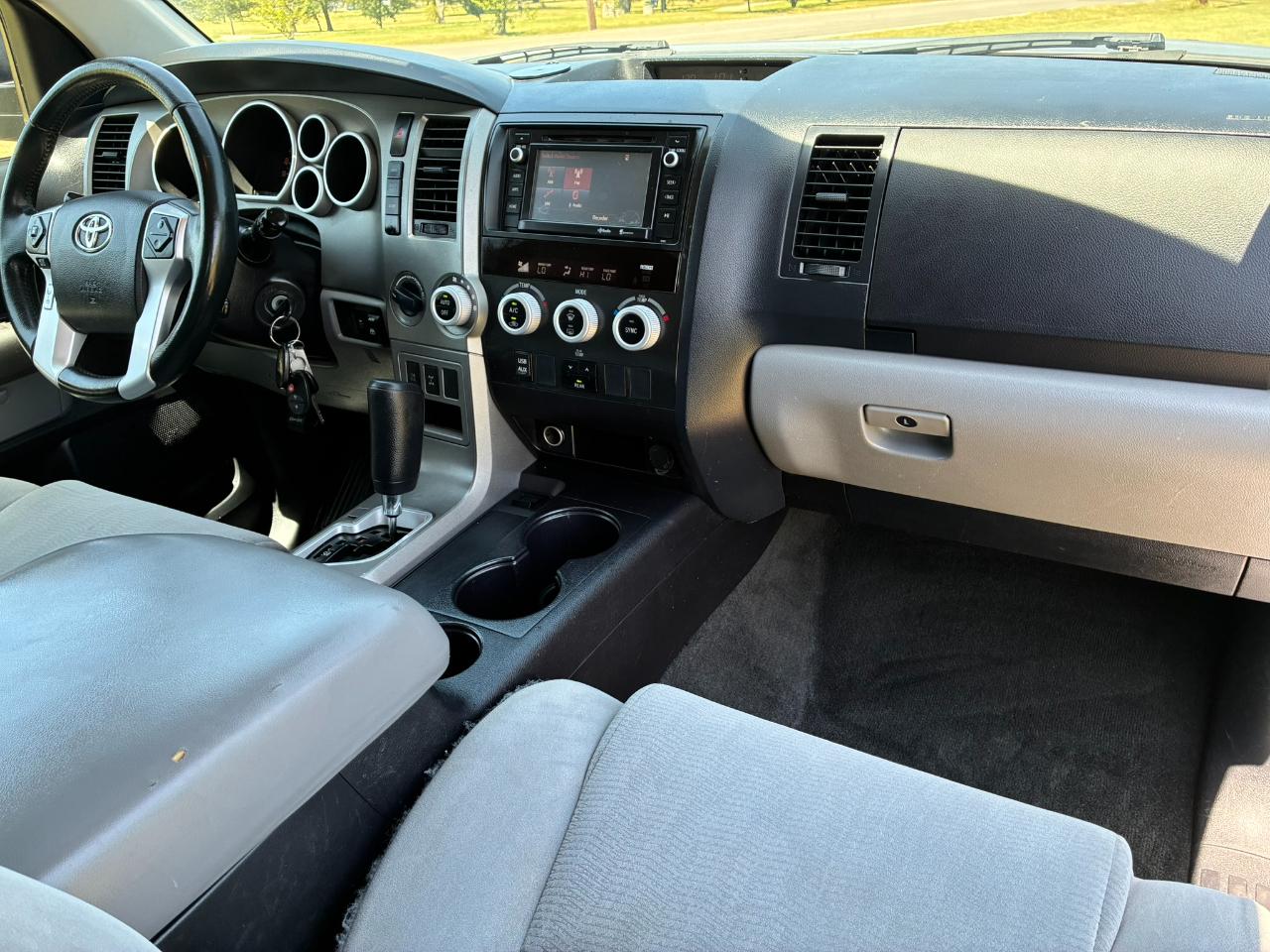 Toyota Sequoia SR5 5.7L 4WD FFV 2015
