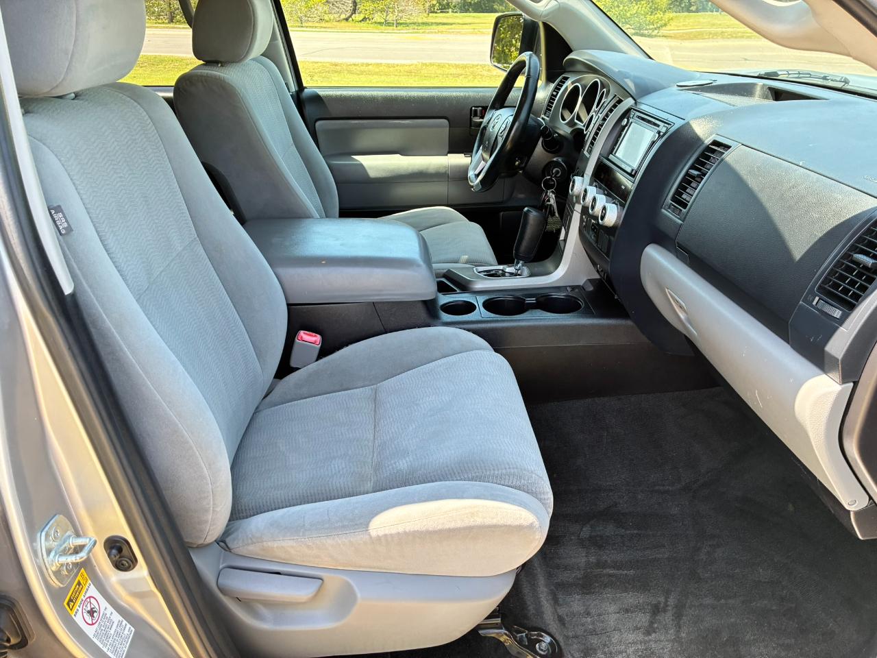 Toyota Sequoia SR5 5.7L 4WD FFV 2015