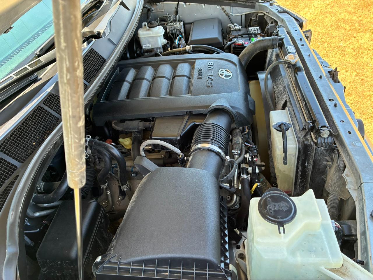 Toyota Sequoia SR5 5.7L 4WD FFV 2015
