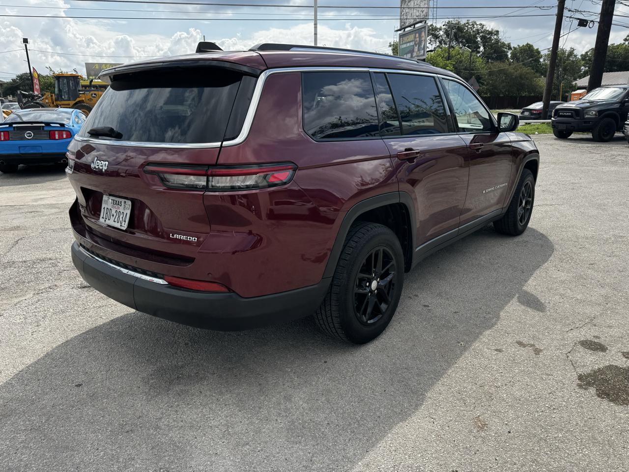 Jeep Grand Cherokee L Laredo 4WD 2023