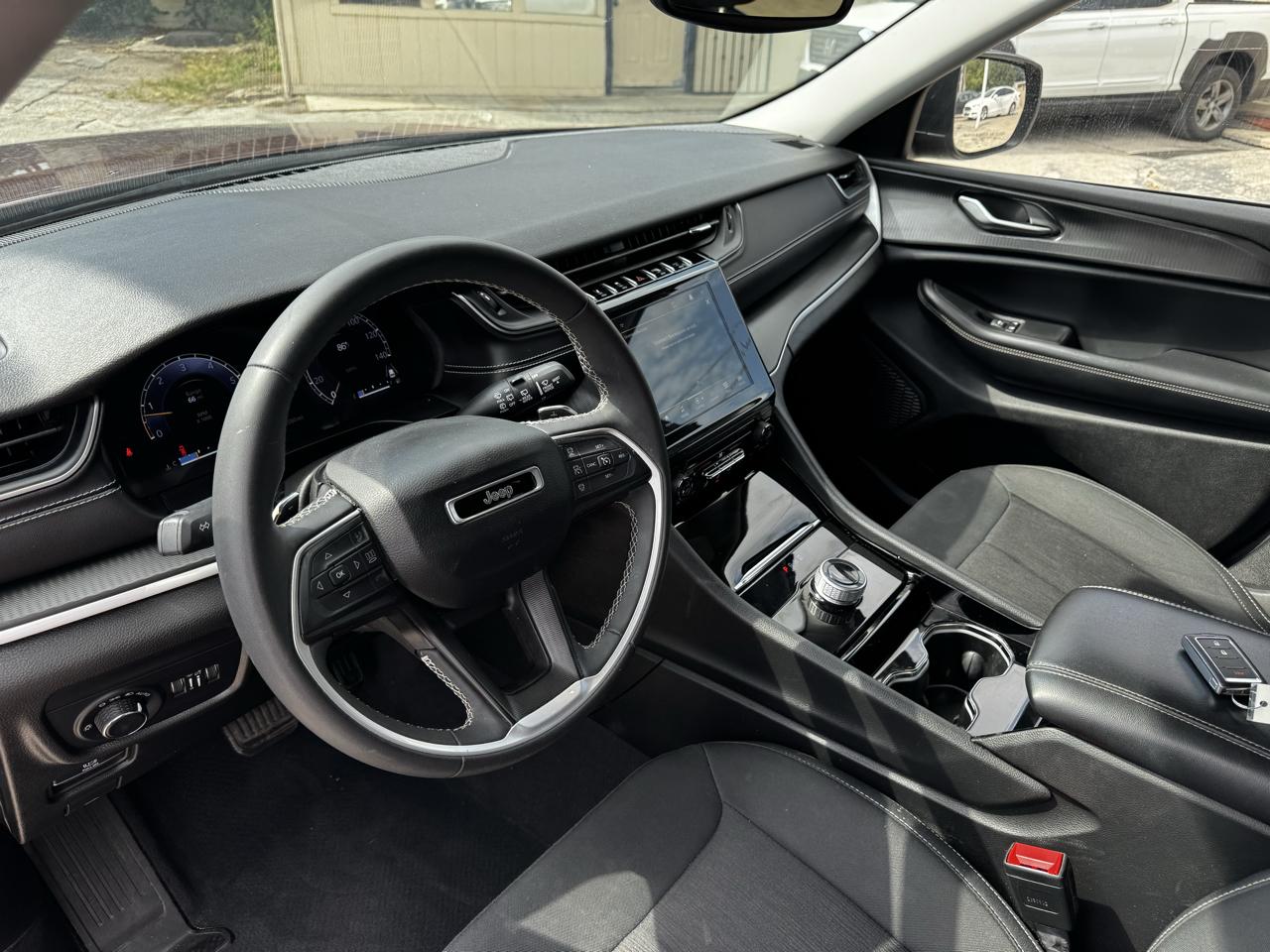 Jeep Grand Cherokee L Laredo 4WD 2023