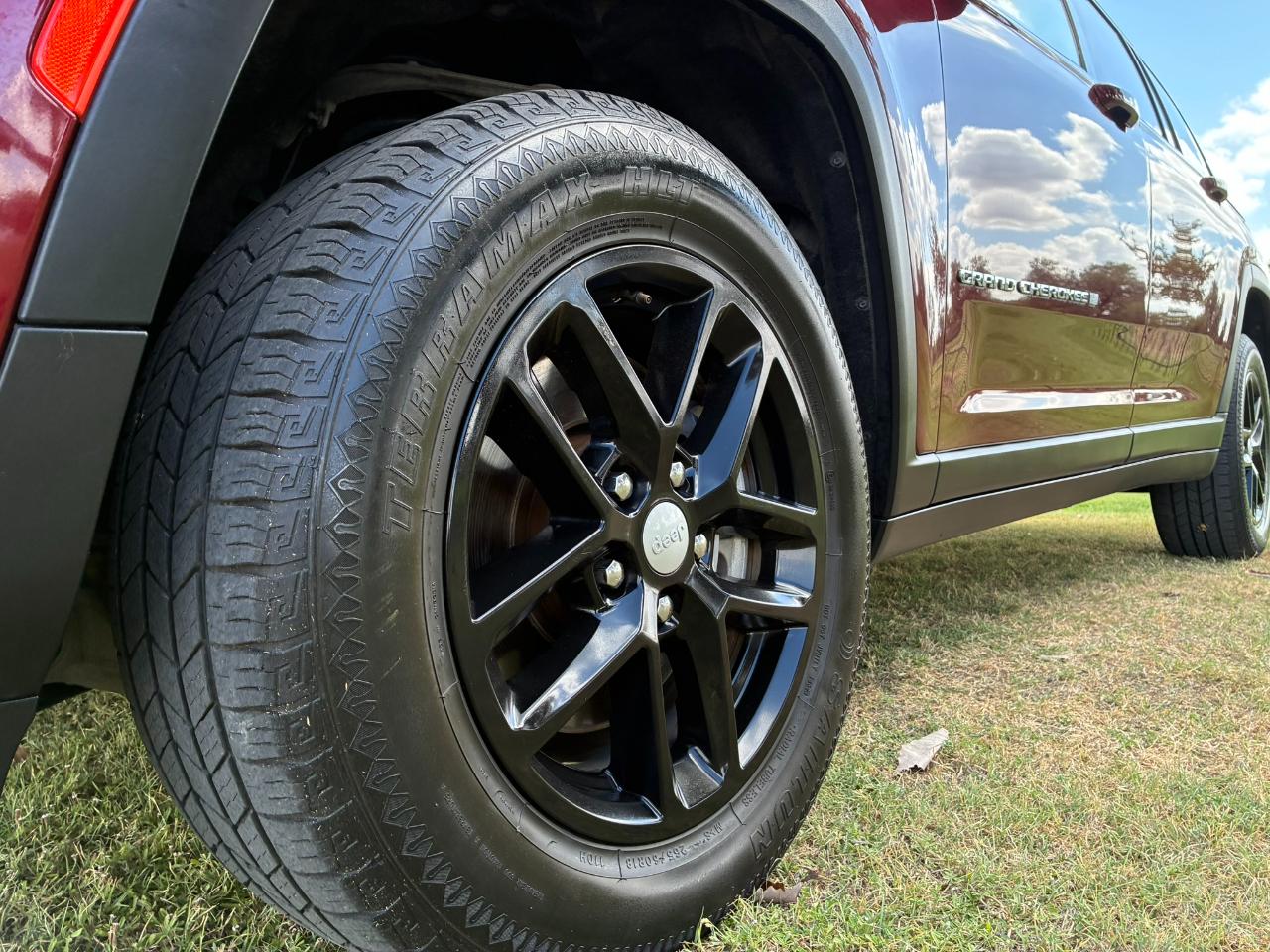 Jeep Grand Cherokee L Laredo 4WD 2023