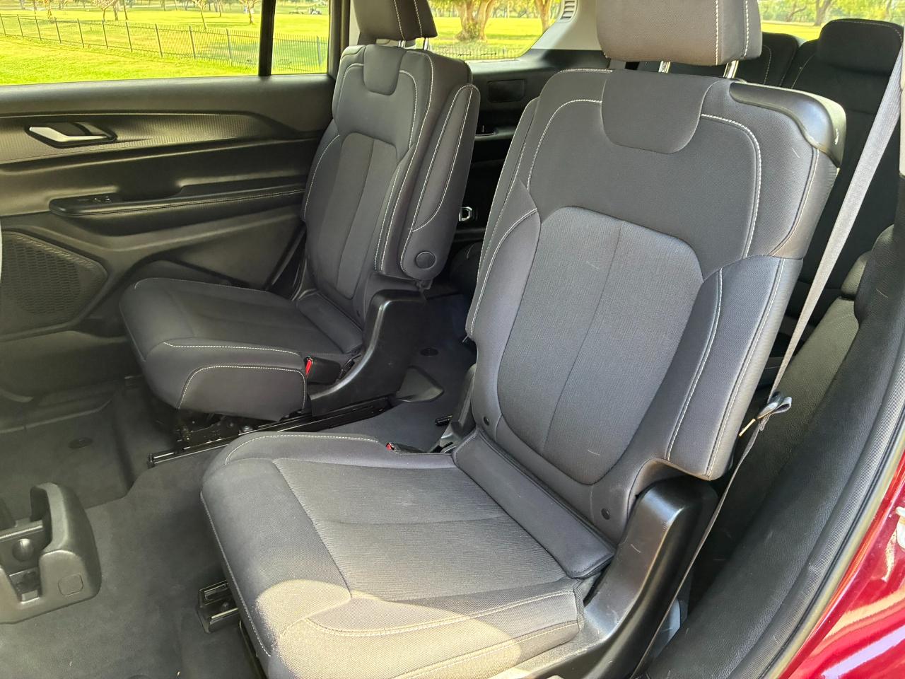 Jeep Grand Cherokee L Laredo 4WD 2023