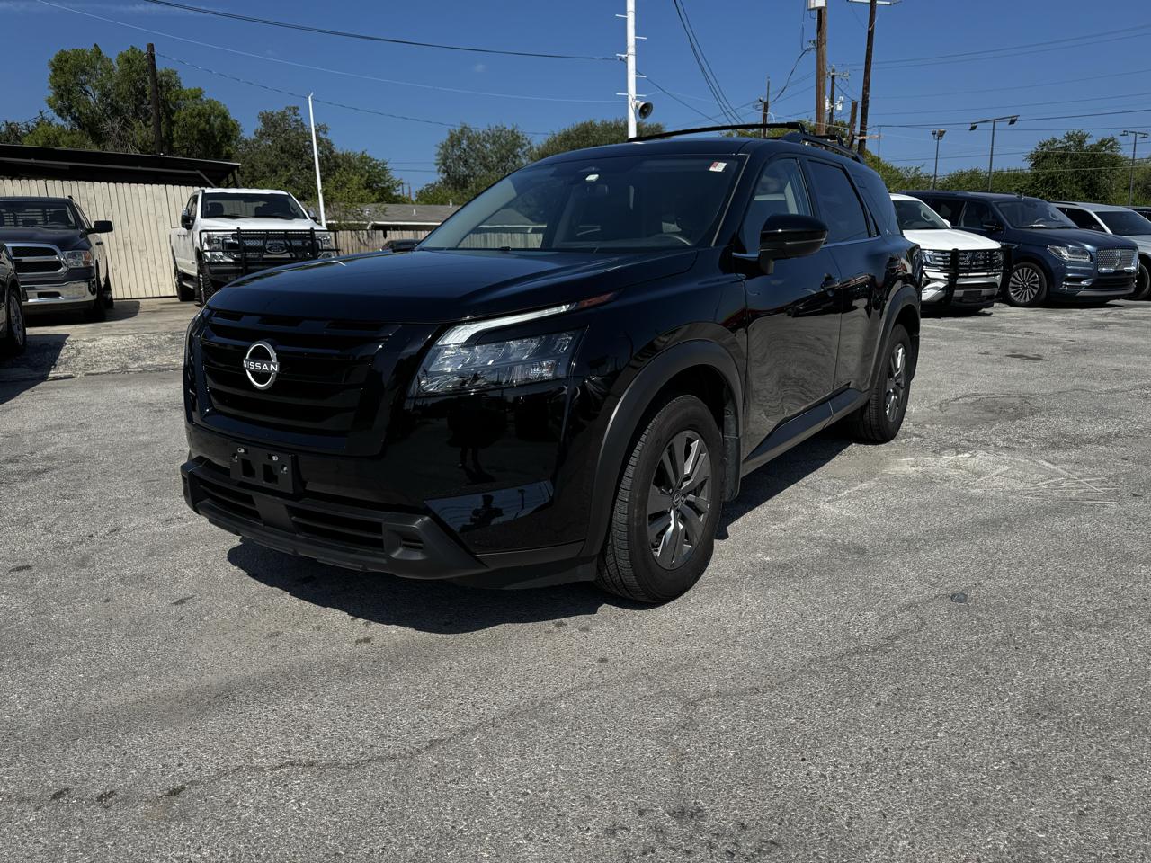 2025 Nissan Pathfinder SV
