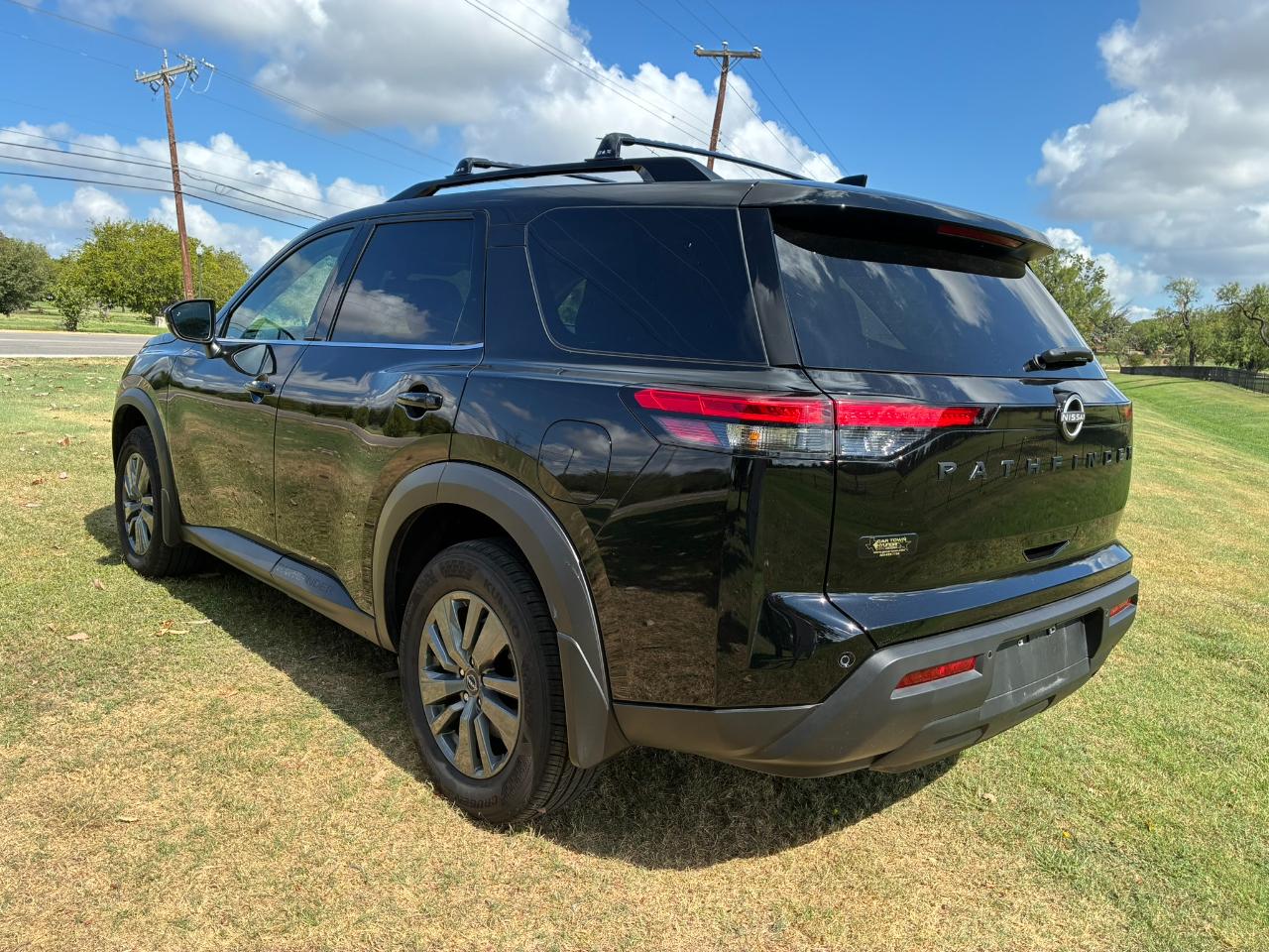 Nissan Pathfinder SV 2025