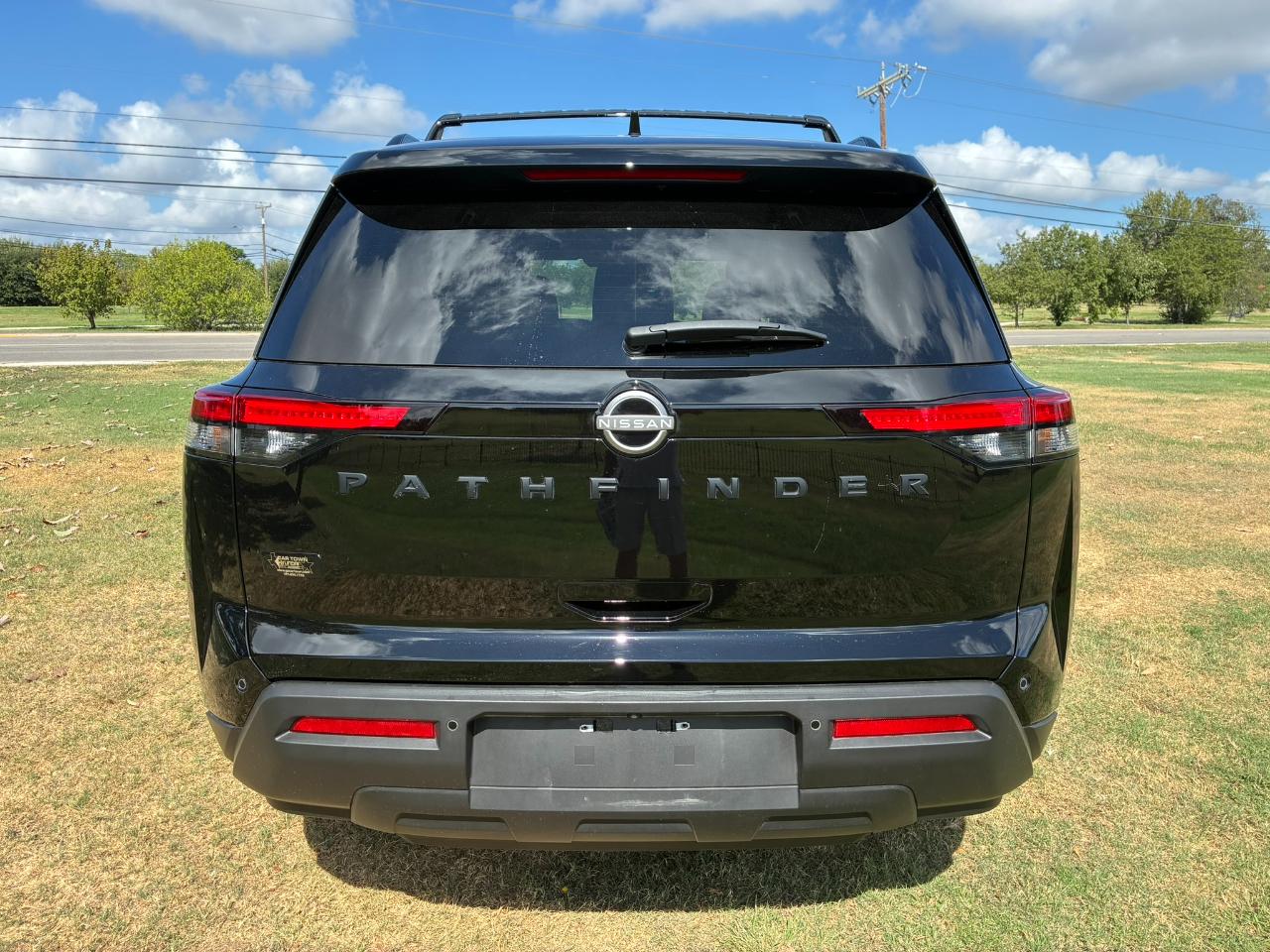 Nissan Pathfinder SV 2025