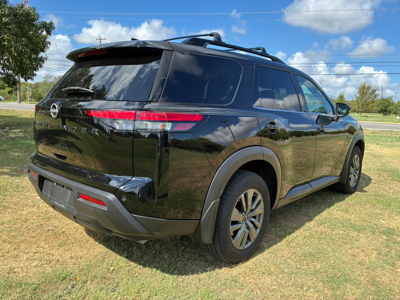 Nissan Pathfinder SV 2025