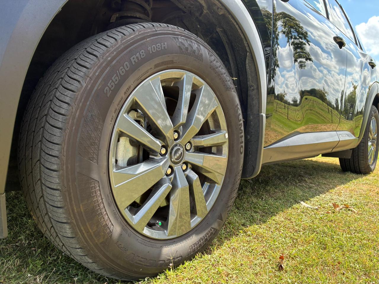 Nissan Pathfinder SV 2025
