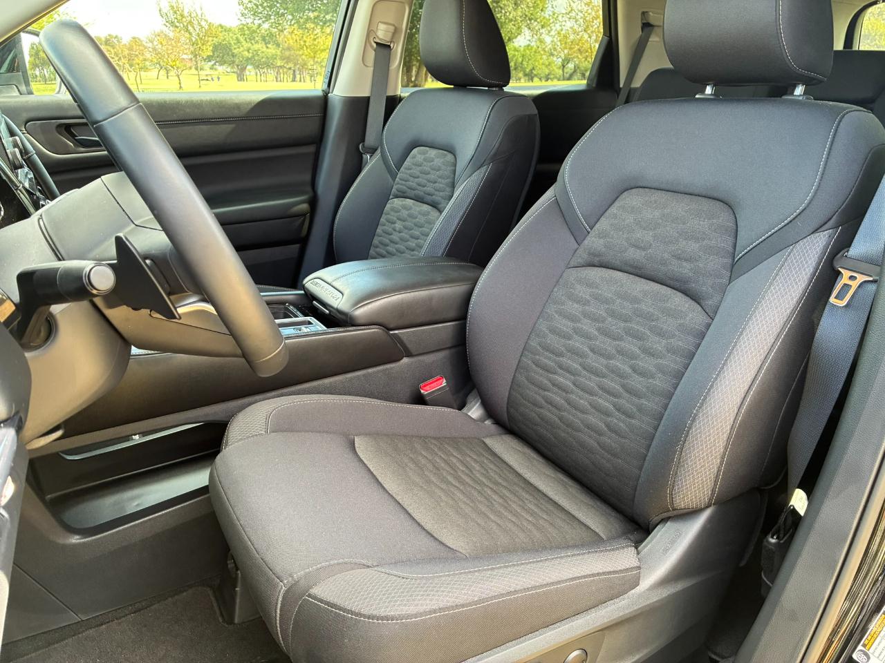 Nissan Pathfinder SV 2025