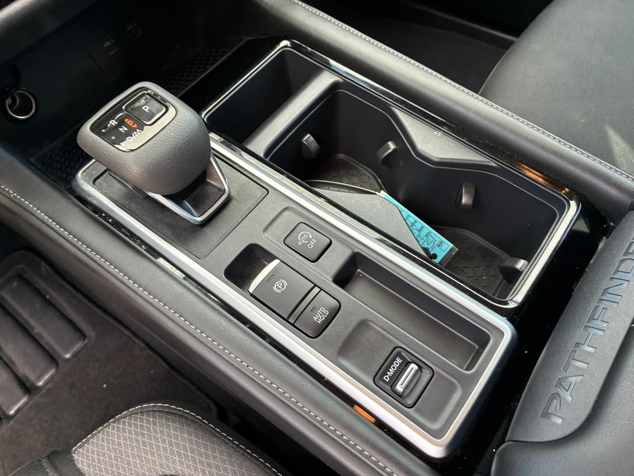 Nissan Pathfinder SV 2025