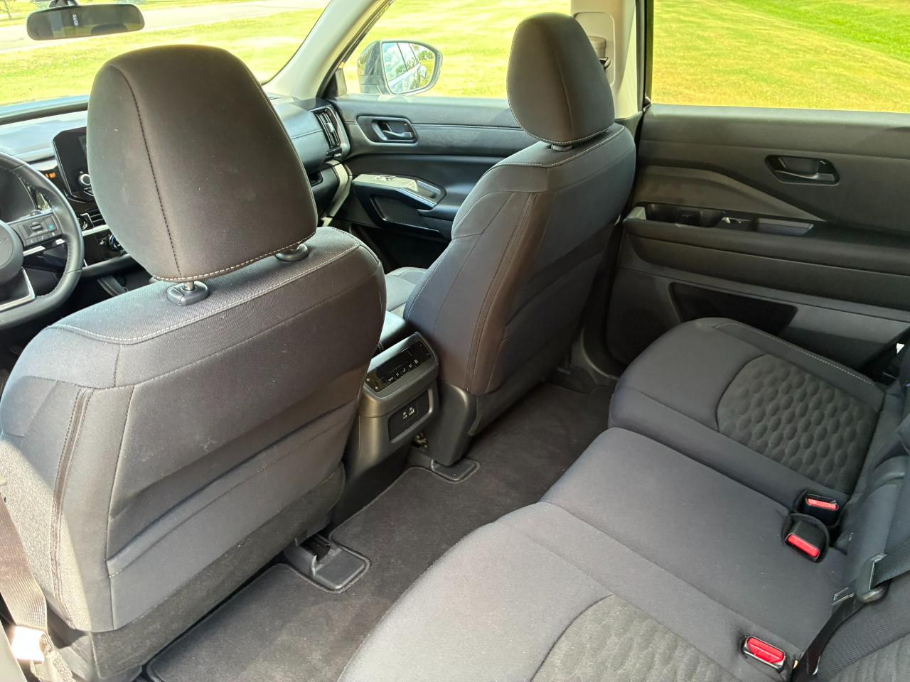 Nissan Pathfinder SV 2025