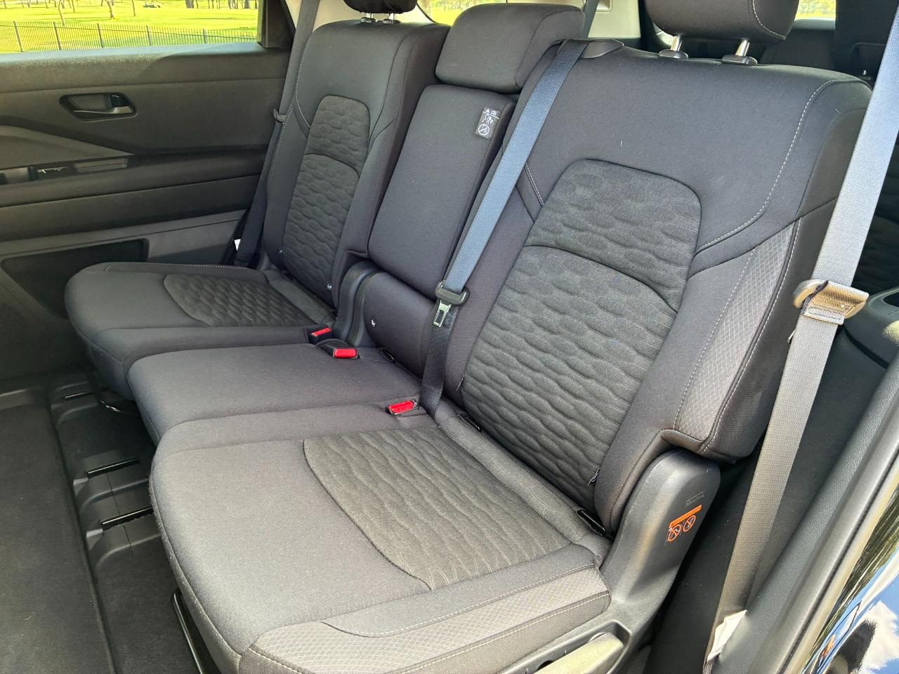 Nissan Pathfinder SV 2025
