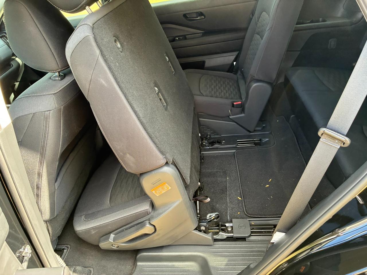 Nissan Pathfinder SV 2025