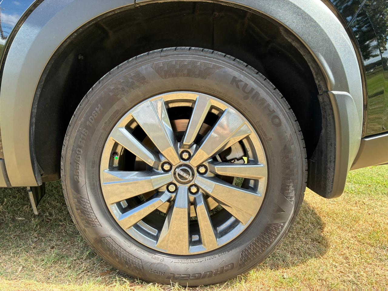 Nissan Pathfinder SV 2025