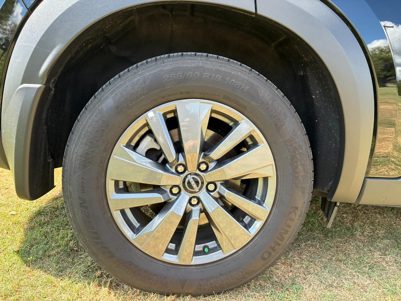 Nissan Pathfinder SV 2025