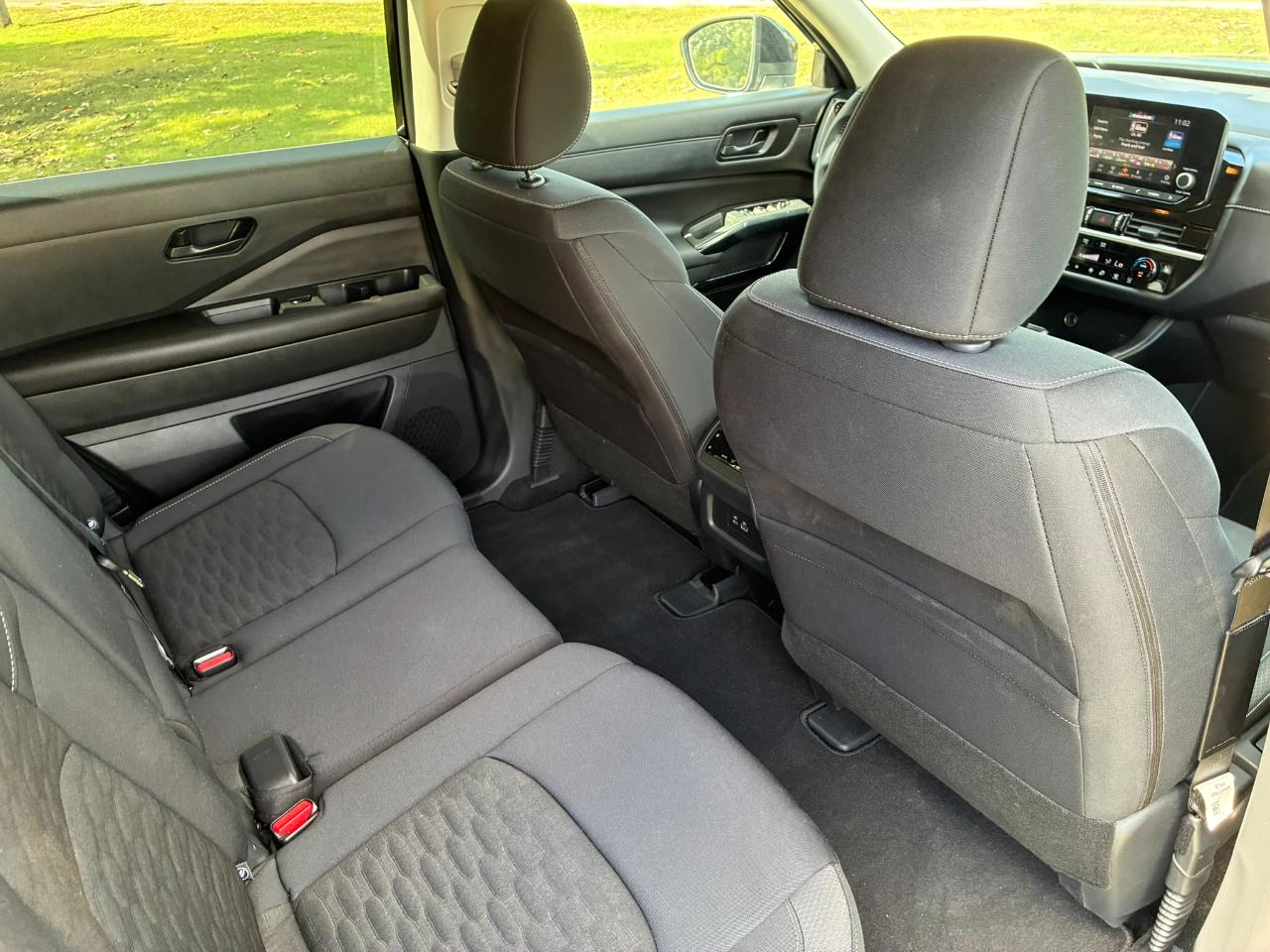 Nissan Pathfinder SV 2025