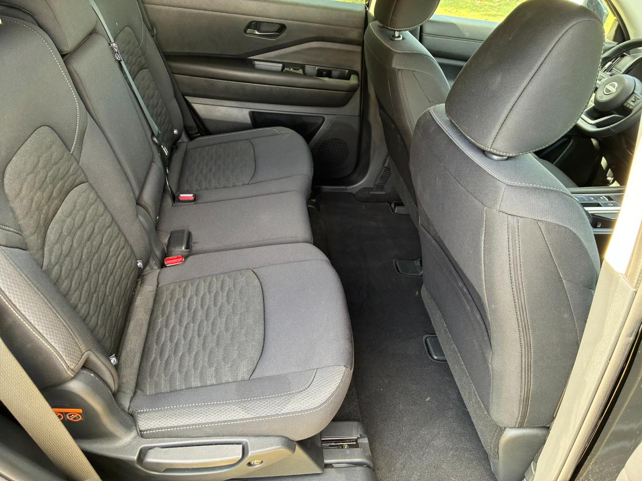Nissan Pathfinder SV 2025