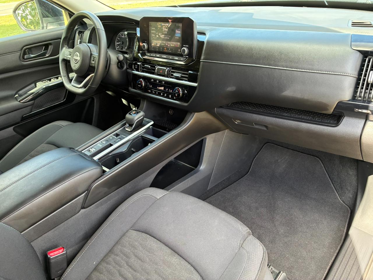 Nissan Pathfinder SV 2025