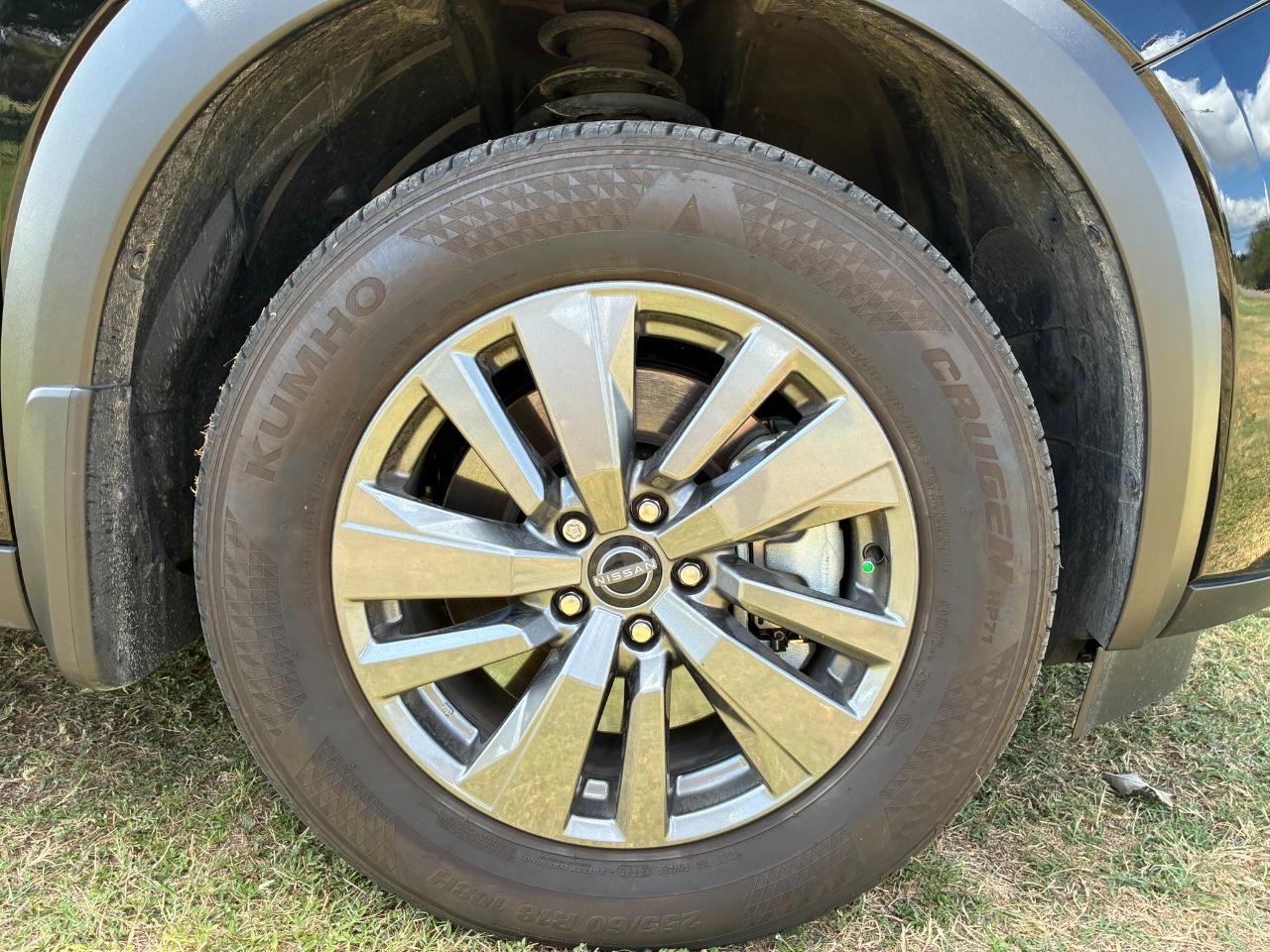 Nissan Pathfinder SV 2025