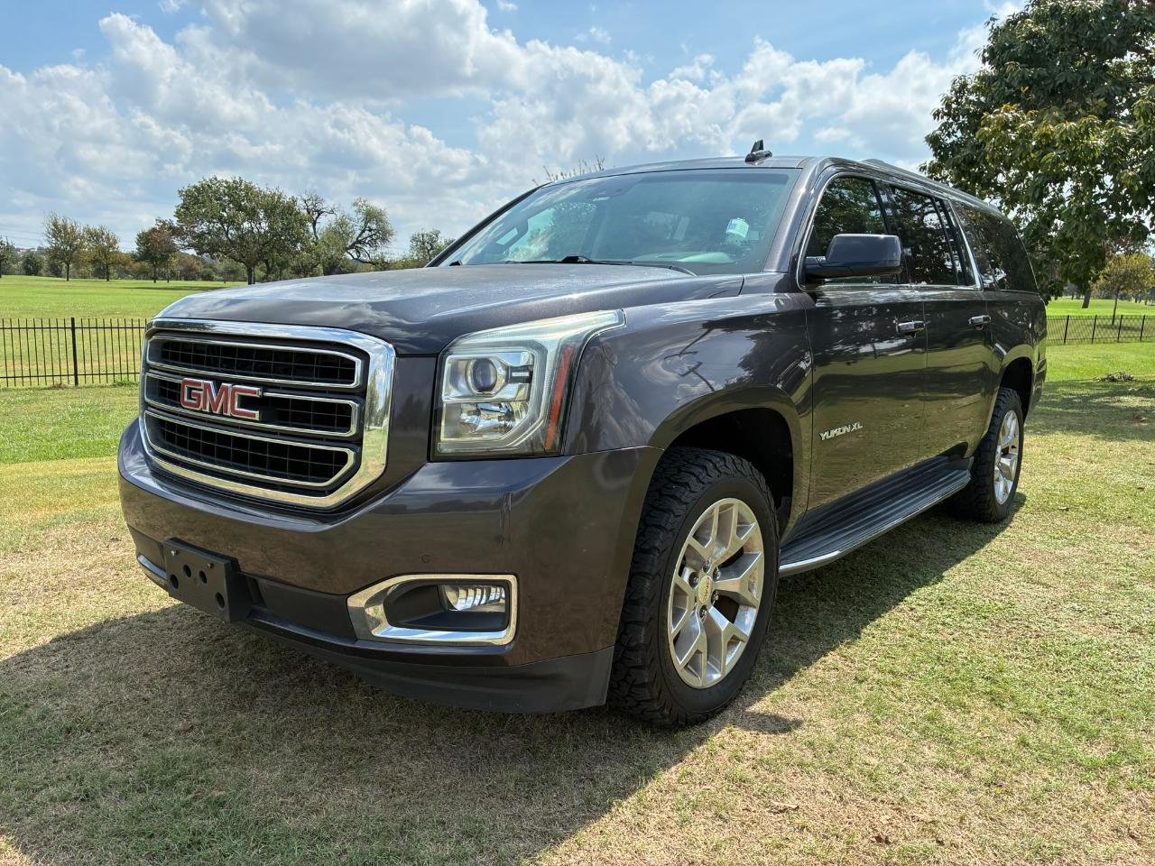 GMC Yukon XL SLT 1/2 Ton 2WD 2015