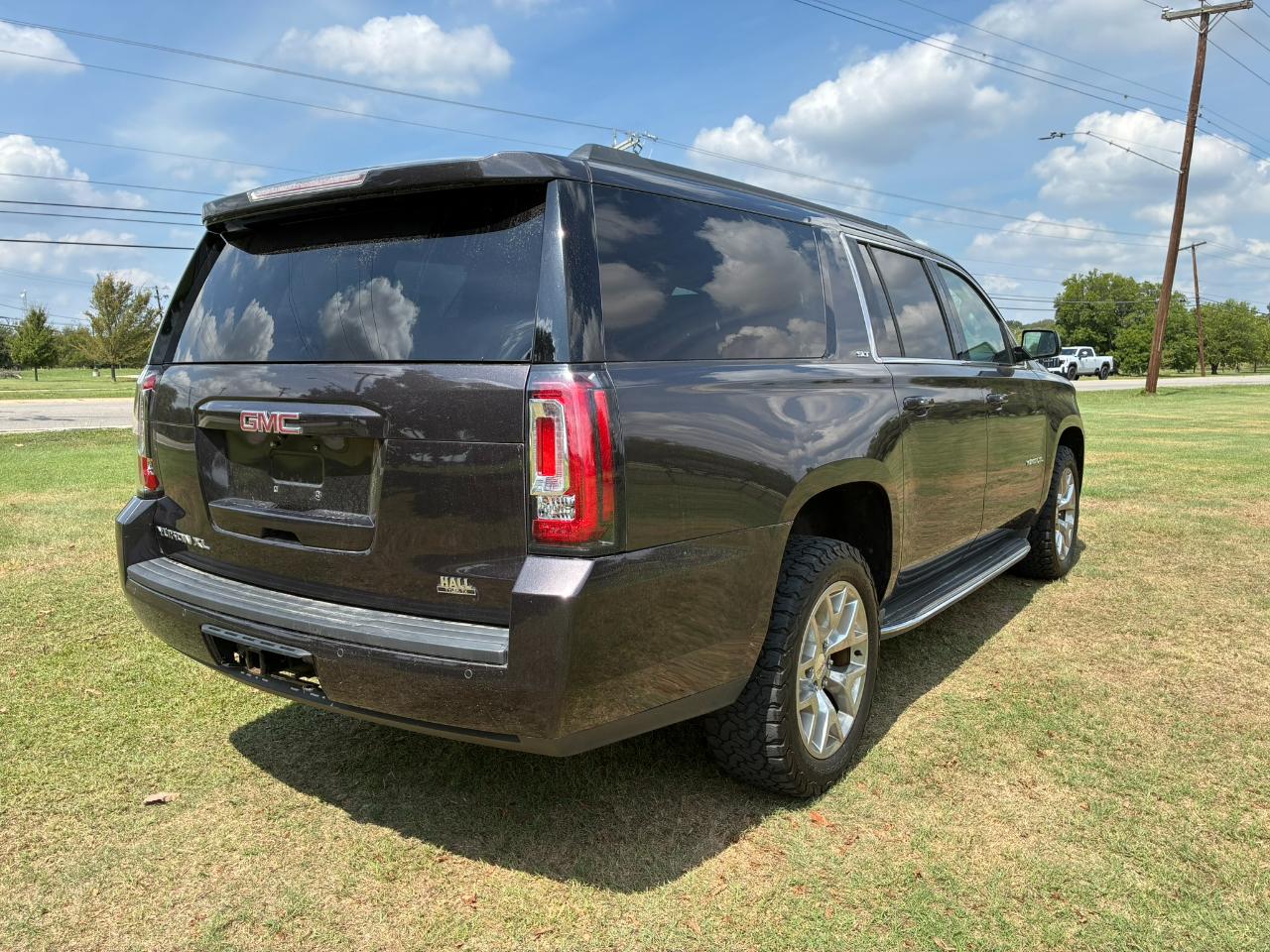 GMC Yukon XL SLT 1/2 Ton 2WD 2015