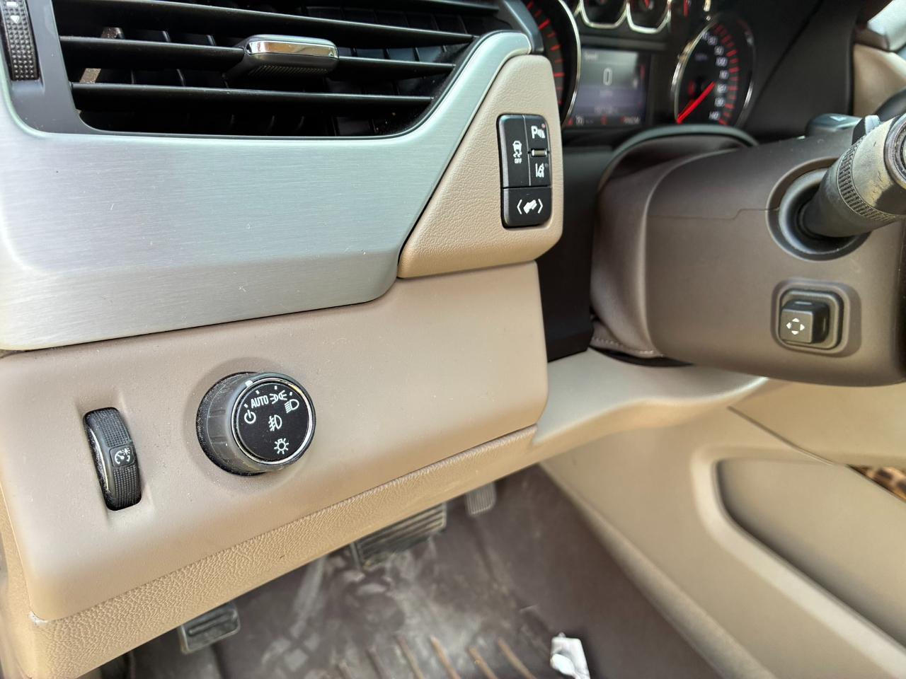GMC Yukon XL SLT 1/2 Ton 2WD 2015