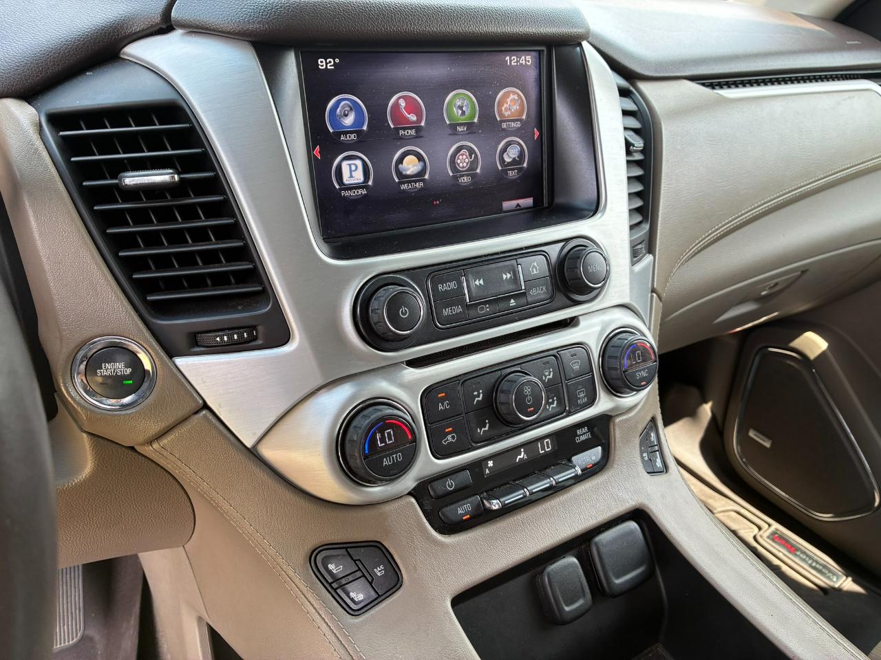 GMC Yukon XL SLT 1/2 Ton 2WD 2015