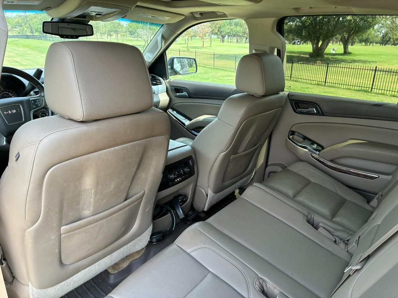 GMC Yukon XL SLT 1/2 Ton 2WD 2015