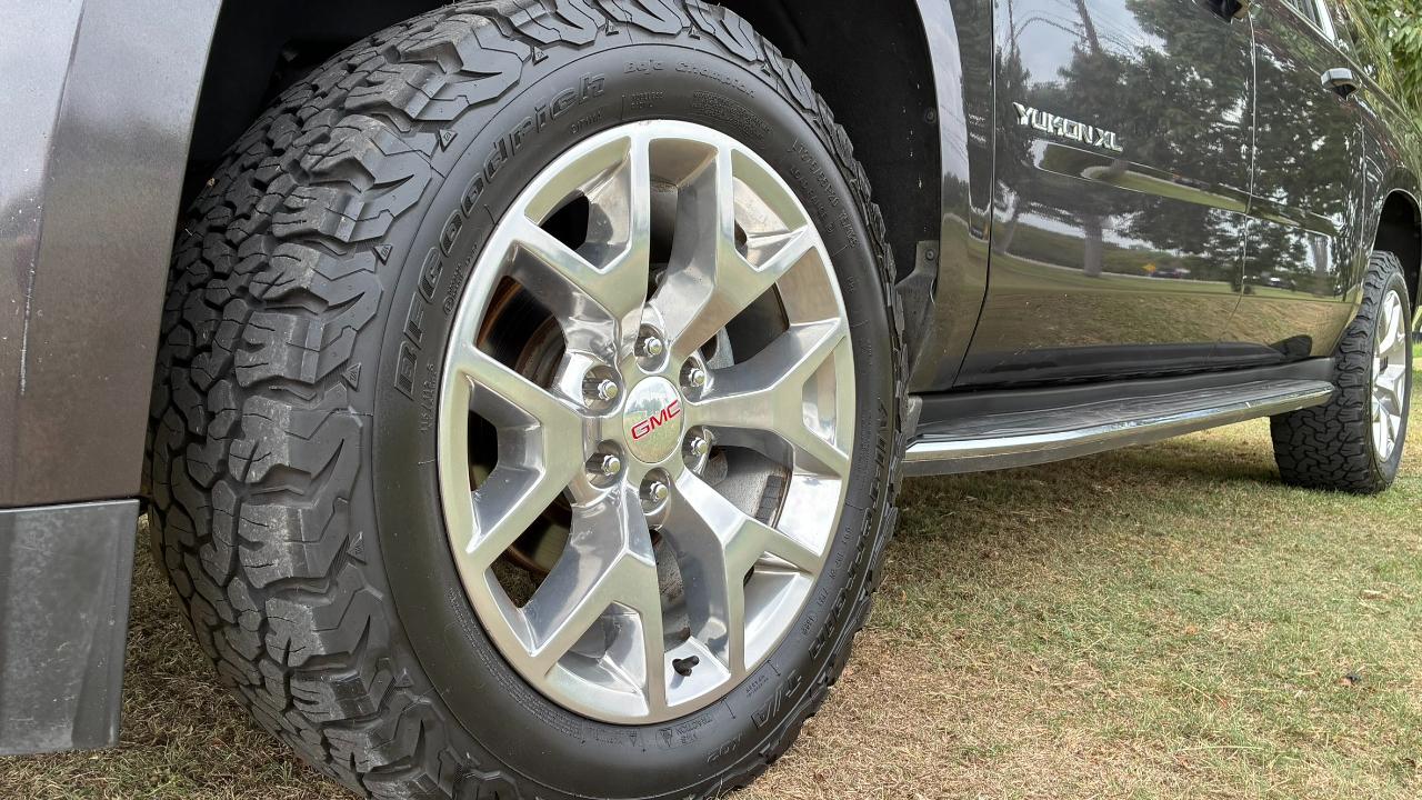 GMC Yukon XL SLT 1/2 Ton 2WD 2015