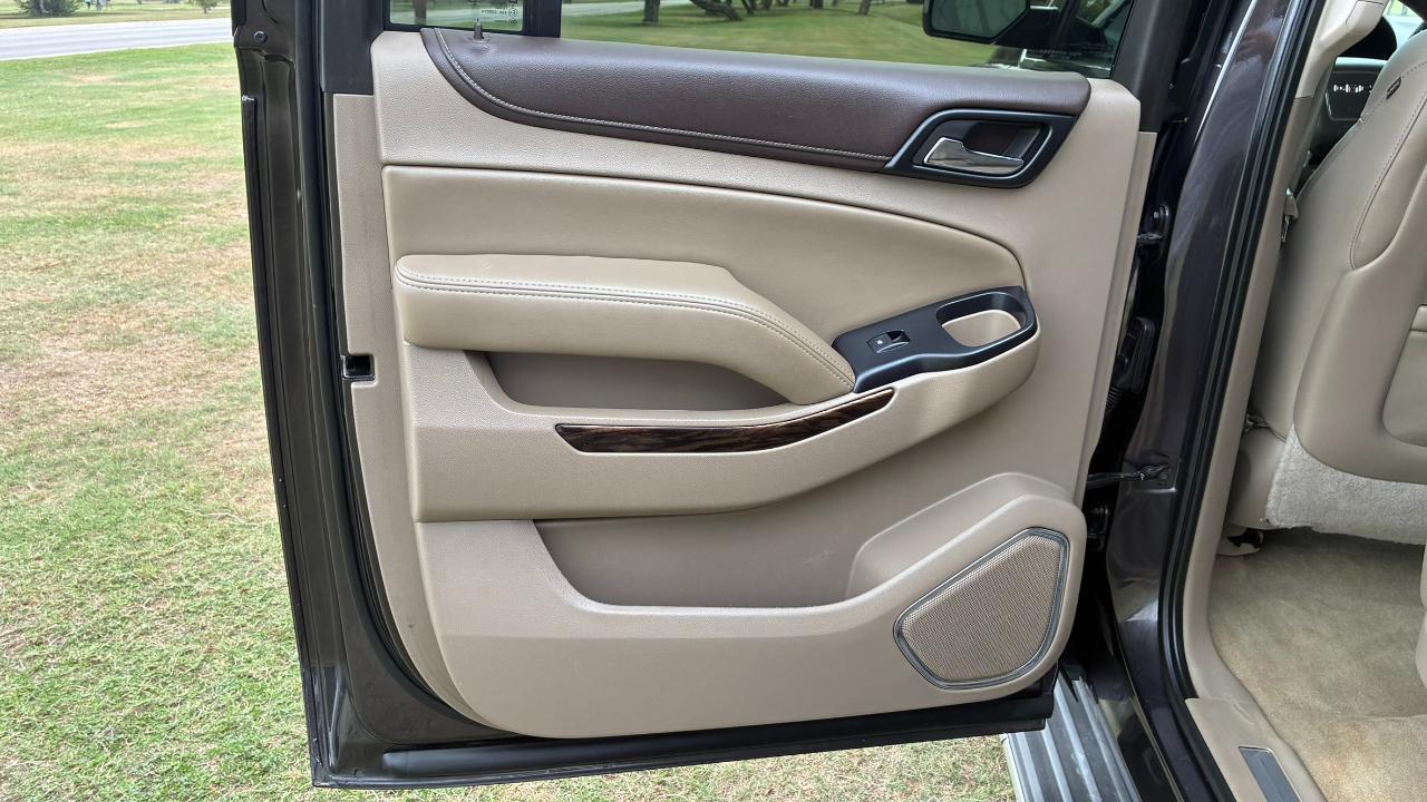 GMC Yukon XL SLT 1/2 Ton 2WD 2015