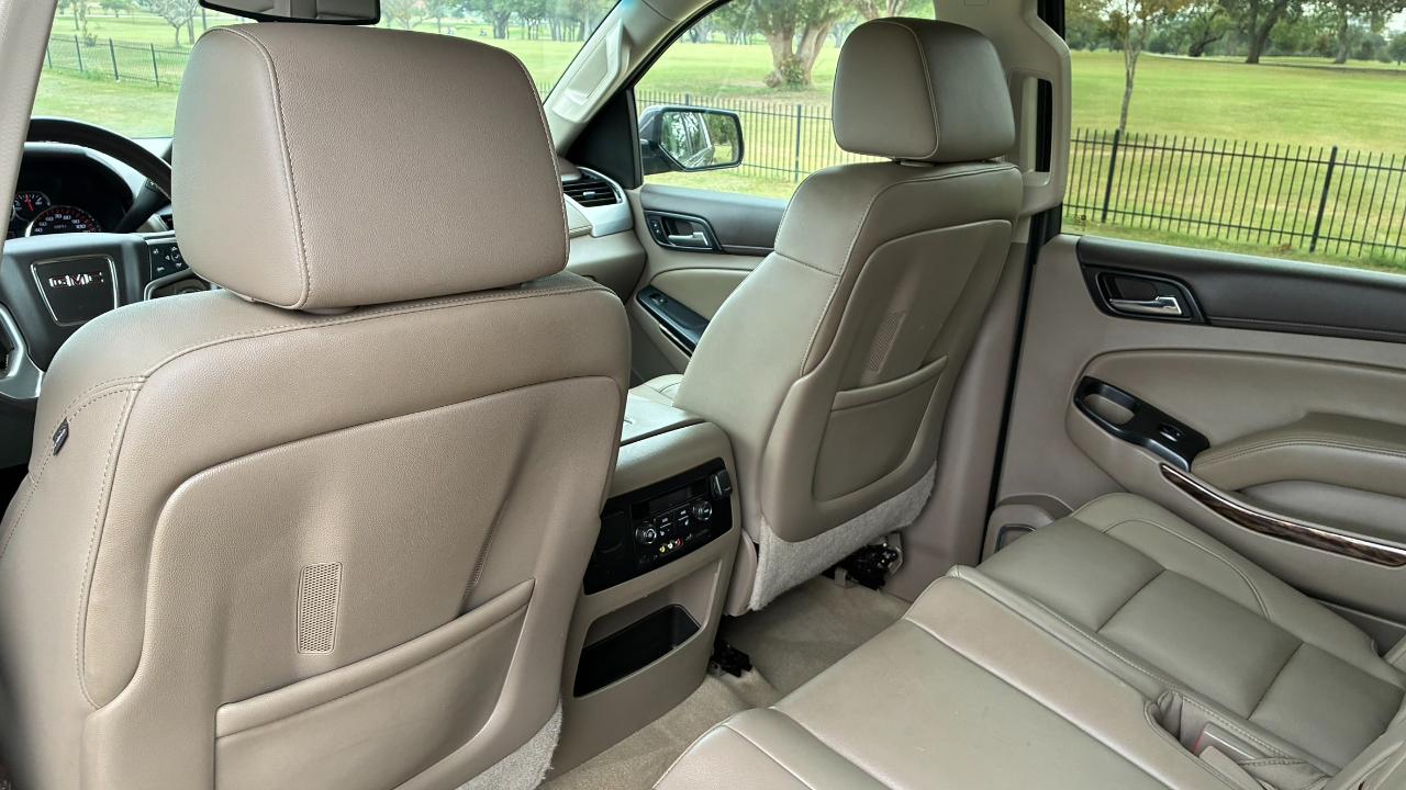 GMC Yukon XL SLT 1/2 Ton 2WD 2015