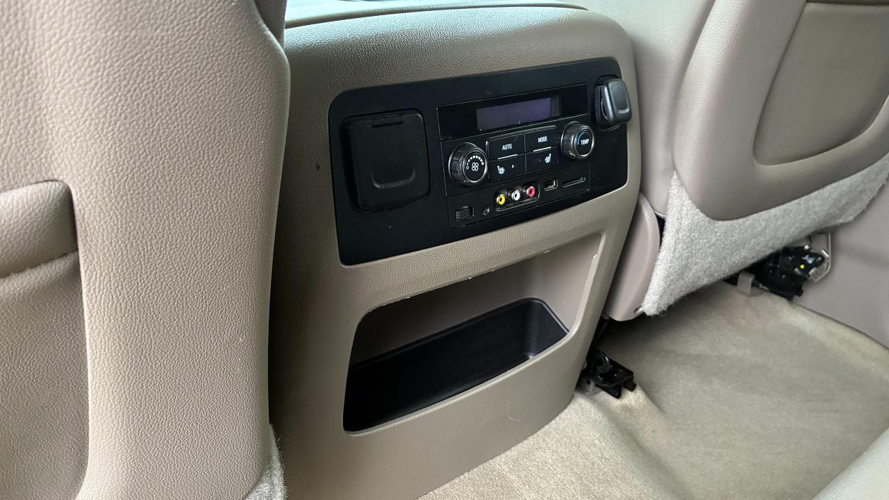 GMC Yukon XL SLT 1/2 Ton 2WD 2015