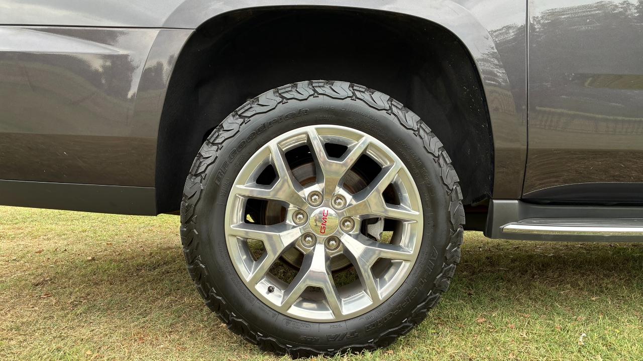GMC Yukon XL SLT 1/2 Ton 2WD 2015
