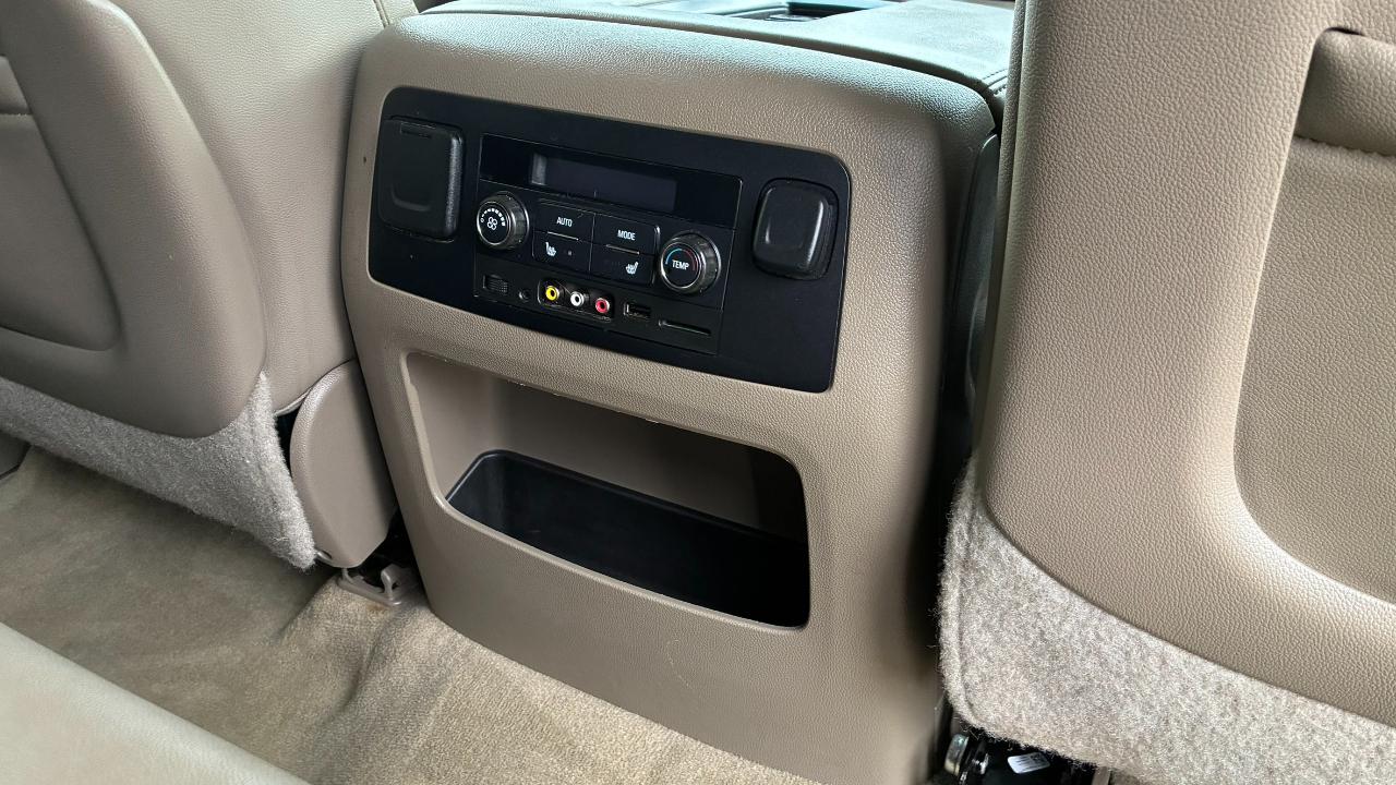 GMC Yukon XL SLT 1/2 Ton 2WD 2015