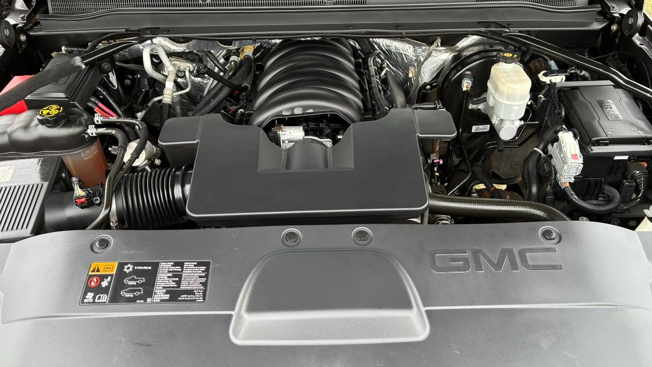 GMC Yukon XL SLT 1/2 Ton 2WD 2015