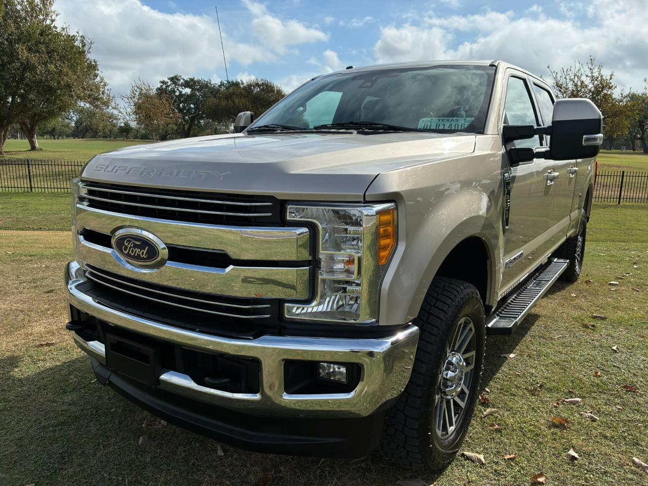 Ford F-250 SD Lariat Crew Cab 4WD 2017