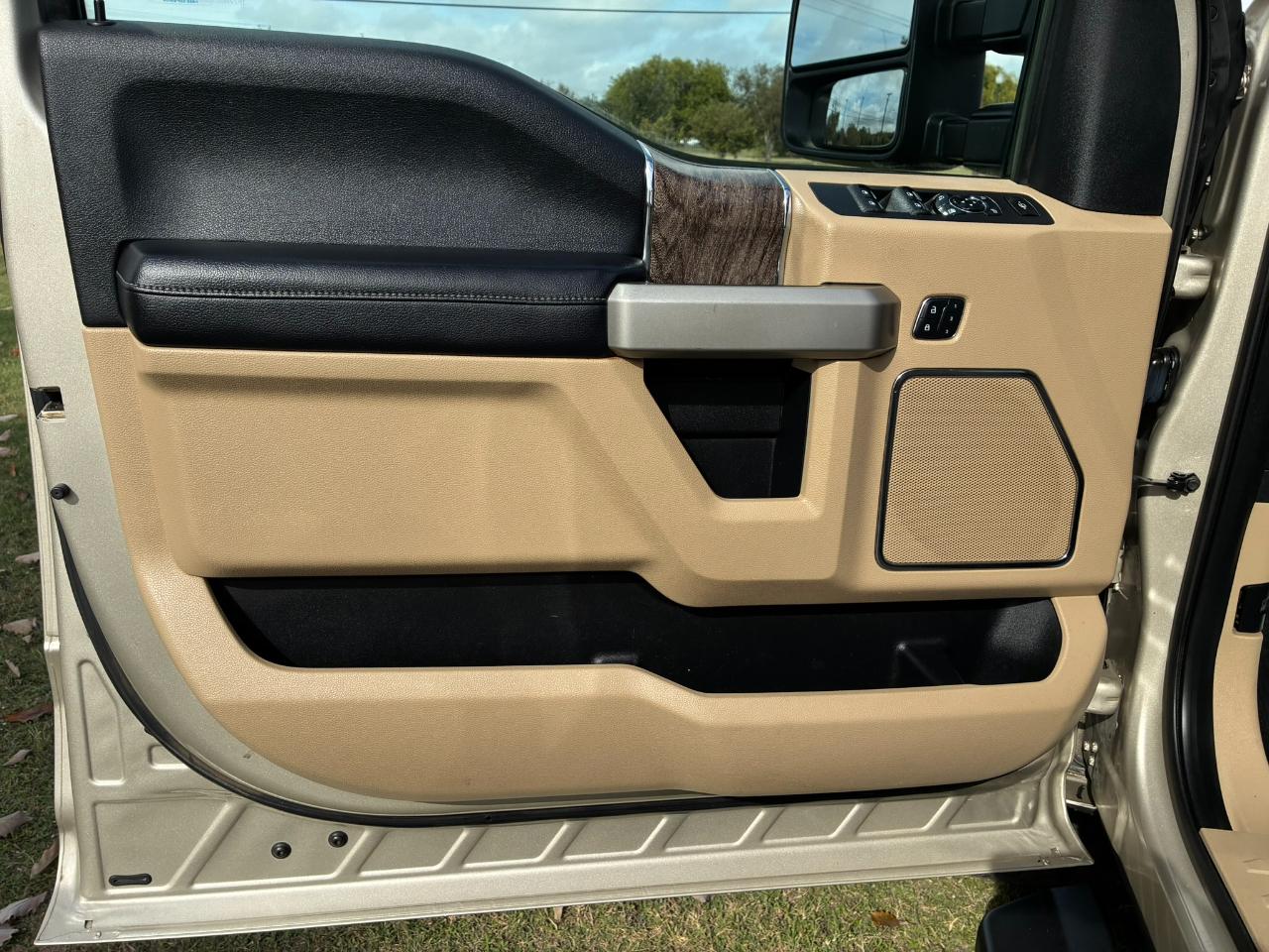 Ford F-250 SD Lariat Crew Cab 4WD 2017