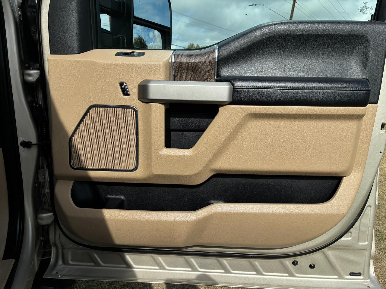 Ford F-250 SD Lariat Crew Cab 4WD 2017
