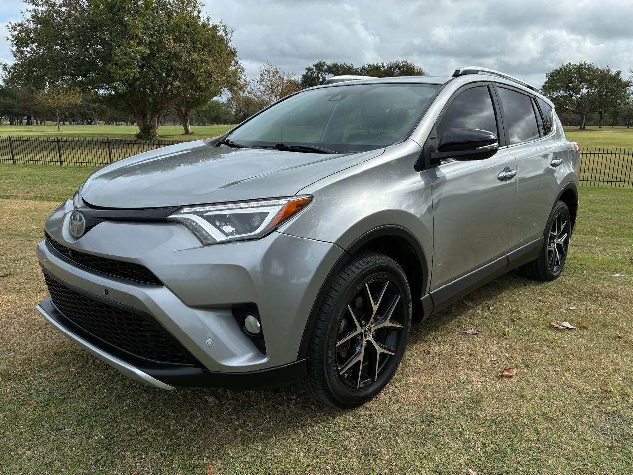 Toyota RAV4 SE FWD 2016