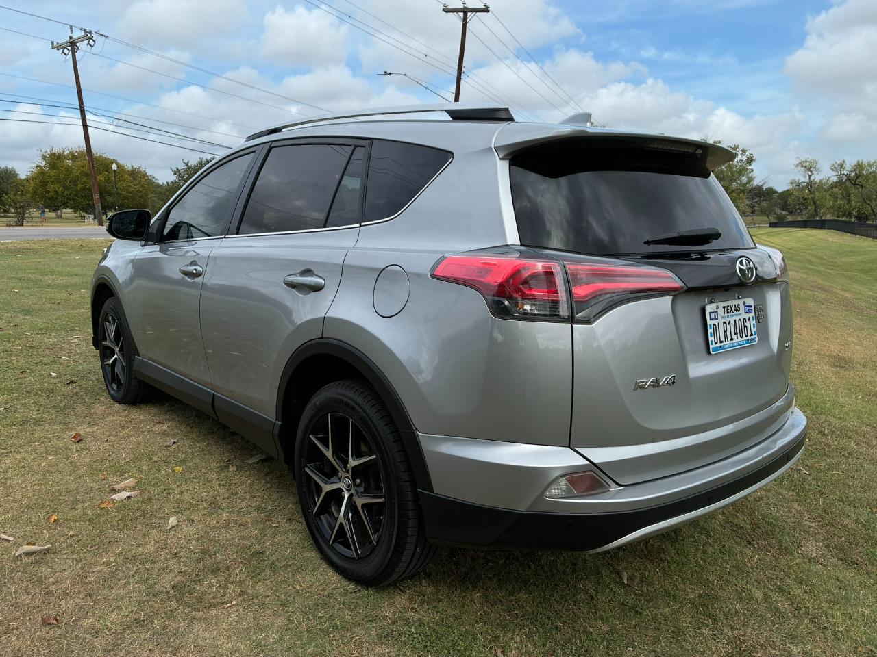 Toyota RAV4 SE FWD 2016