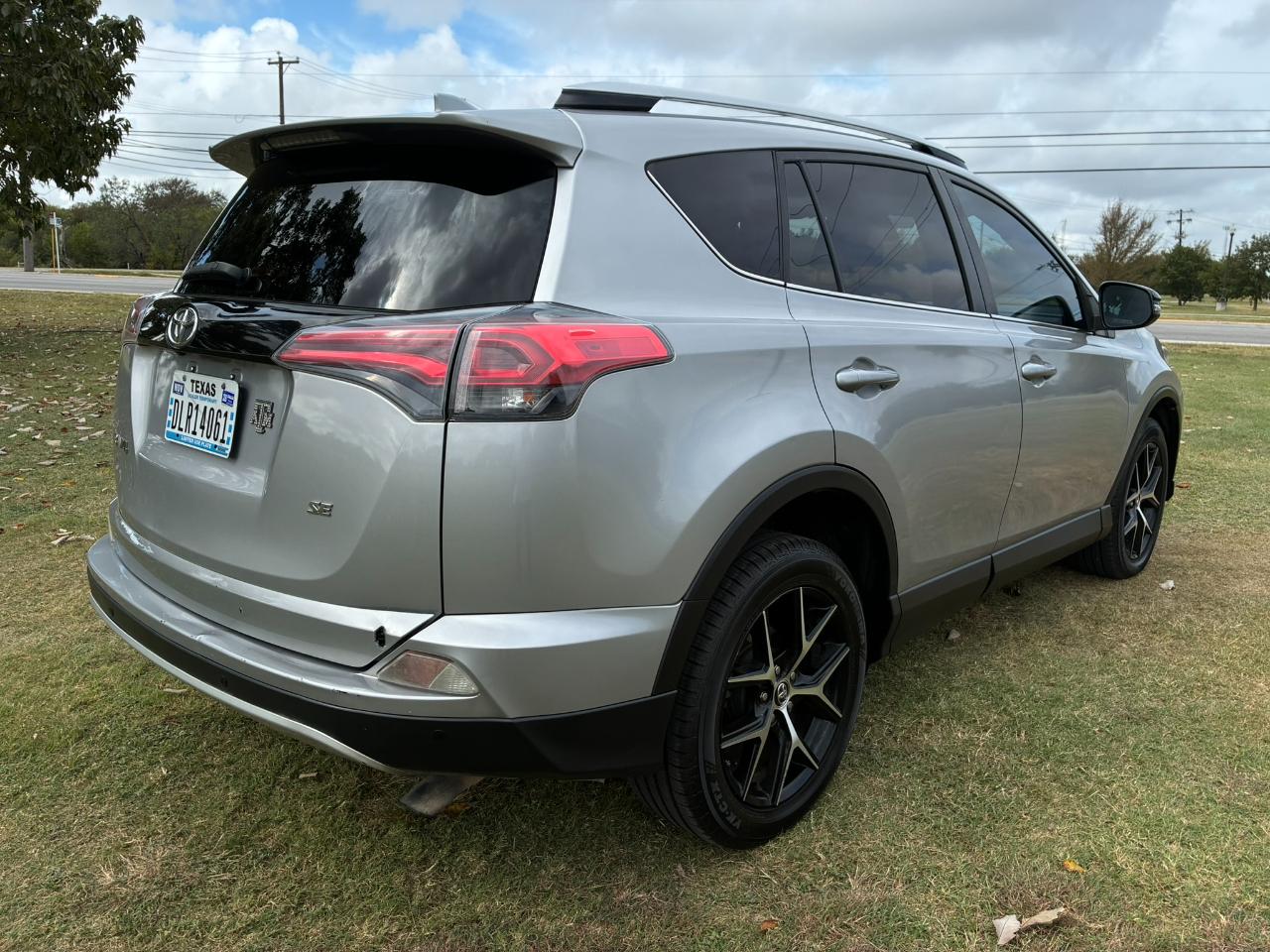 Toyota RAV4 SE FWD 2016